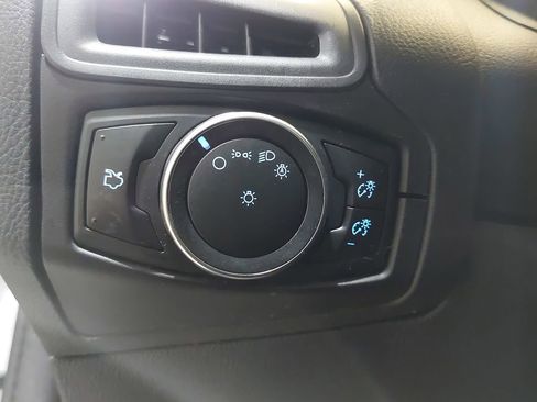 Used 2016 Ford Focus SE FWD image 25