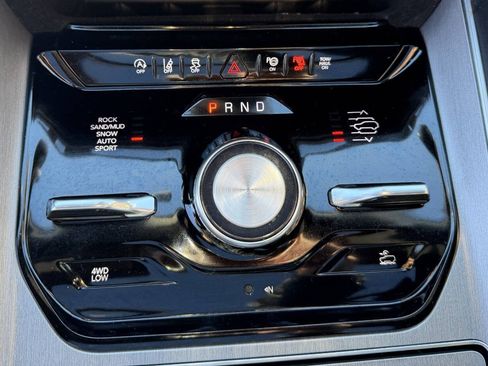 Used 2024 Jeep Wagoneer L Series II w/ Convenience Group I image 19