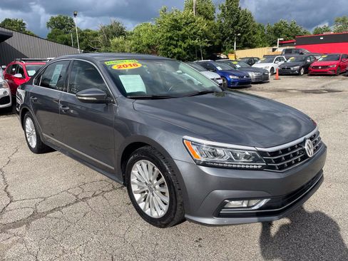 Used 2016 Volkswagen Passat 1.8T SE FWD image 3