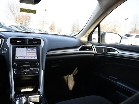 Used 2019 Ford Fusion SE image 17