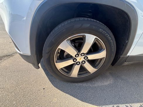 Used 2019 Chevrolet Traverse LT w/ LT Premium Package FWD image 6