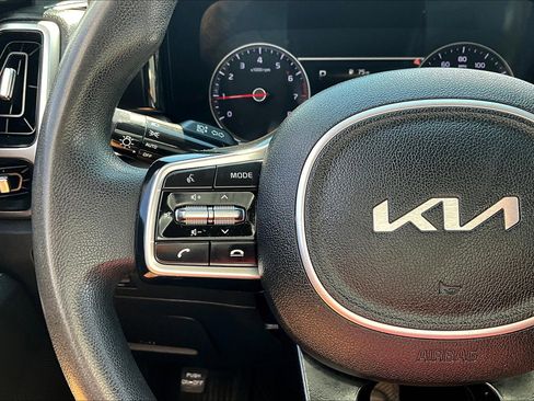 Used 2022 Kia Sorento LX image 22