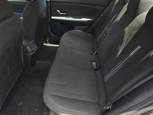 Used 2023 Hyundai Elantra SEL w/ Preferred Accessory Package FWD image 27