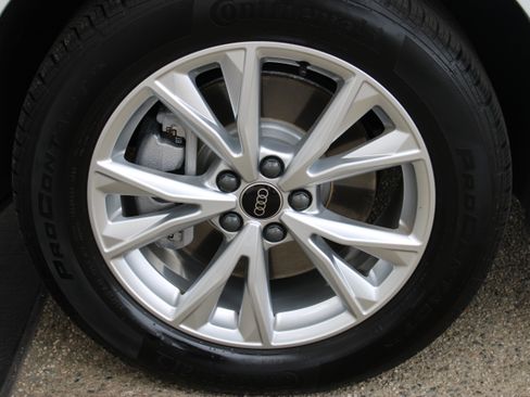 Certified 2025 Audi Q3 2.0T Premium w/ Convenience Package AWD/4WD image 12