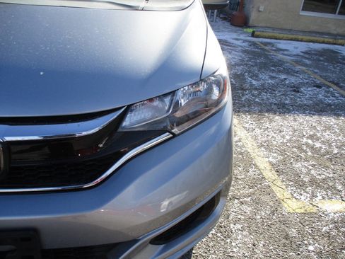 Used 2018 Honda Fit EX image 24