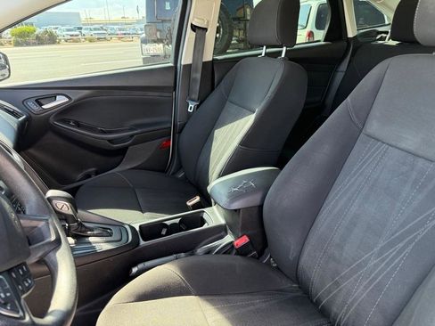 Used 2017 Ford Focus SE FWD image 8