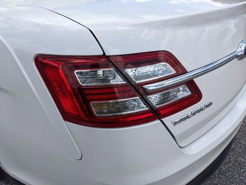 Used 2018 Ford Taurus Limited FWD image 11
