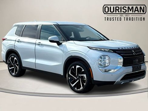 Used 2022 Mitsubishi Outlander SE image 1