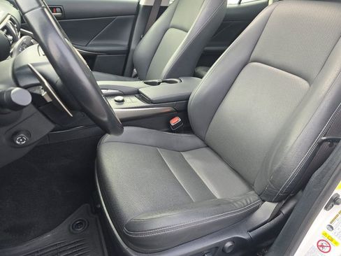 Used 2017 Lexus IS 300 AWD image 23