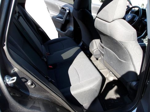 Used 2020 Toyota RAV4 LE image 12