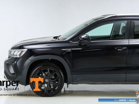 Used 2023 Volkswagen Taos SE w/ Panoramic Sunroof Package FWD image 40