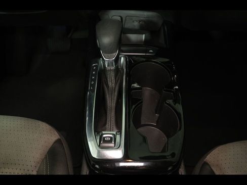 Used 2025 Chevrolet Trax LT FWD image 25