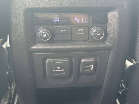 Used 2020 Chevrolet Traverse LT w/ LT Premium Package AWD/4WD image 17