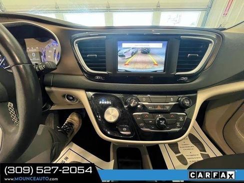 Used 2022 Chrysler Voyager LX FWD image 21