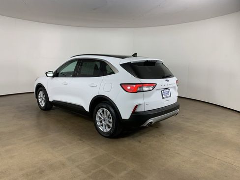 Used 2022 Ford Escape SE w/ Convenience Package FWD image 14
