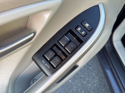 Used 2014 Toyota Prius Two image 28