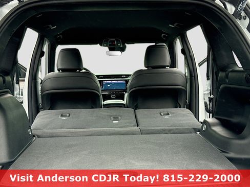 New 2026 Jeep Grand Cherokee Altitude AWD/4WD image 7