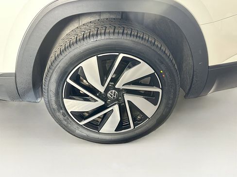 Used 2025 Volkswagen Atlas SE image 11