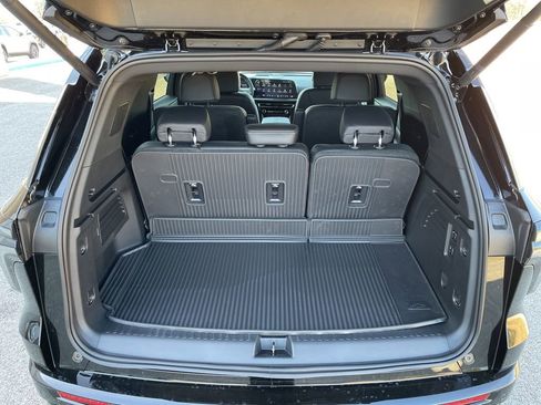 New 2026 Chevrolet Traverse High Country w/ LPO, Floor Liner Package FWD image 33