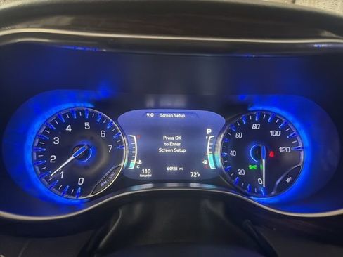 Used 2023 Chrysler Pacifica Limited FWD image 23