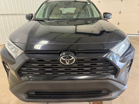 Used 2021 Toyota RAV4 XLE w/ Convenience Package AWD/4WD image 3