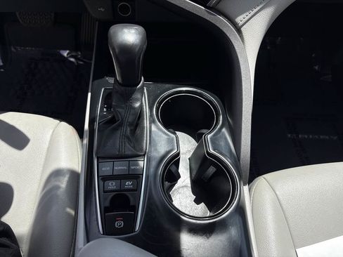 Used 2020 Toyota Camry SE w/ Carpet Mat Package FWD image 26