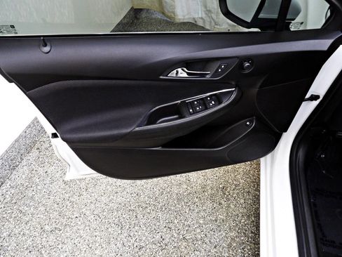 Used 2017 Chevrolet Cruze LT w/ Convenience Package image 7