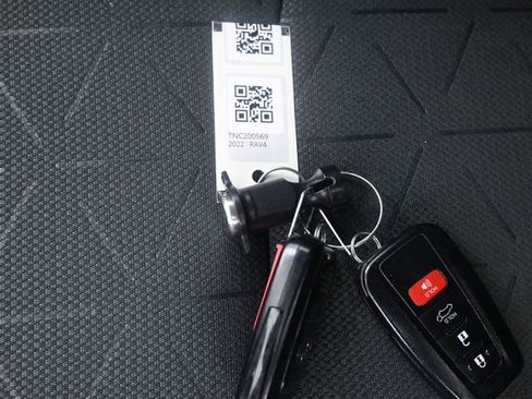 Used 2022 Toyota RAV4 XLE w/ Convenience Package image 11