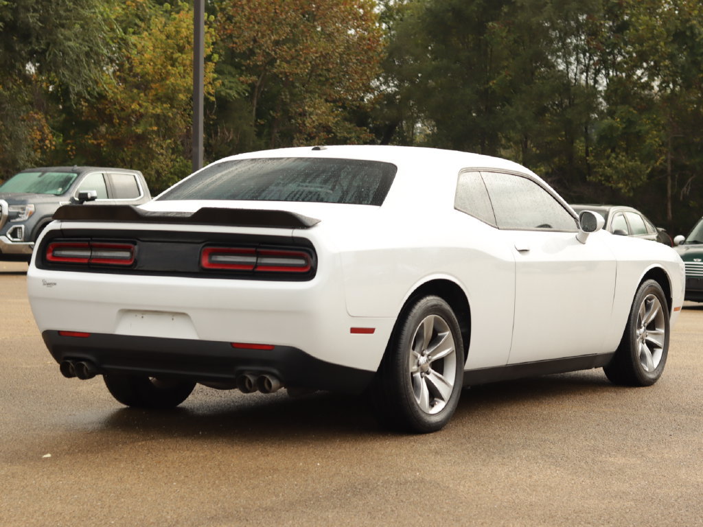 Used 2016 Dodge Challenger SXT RWD image 7