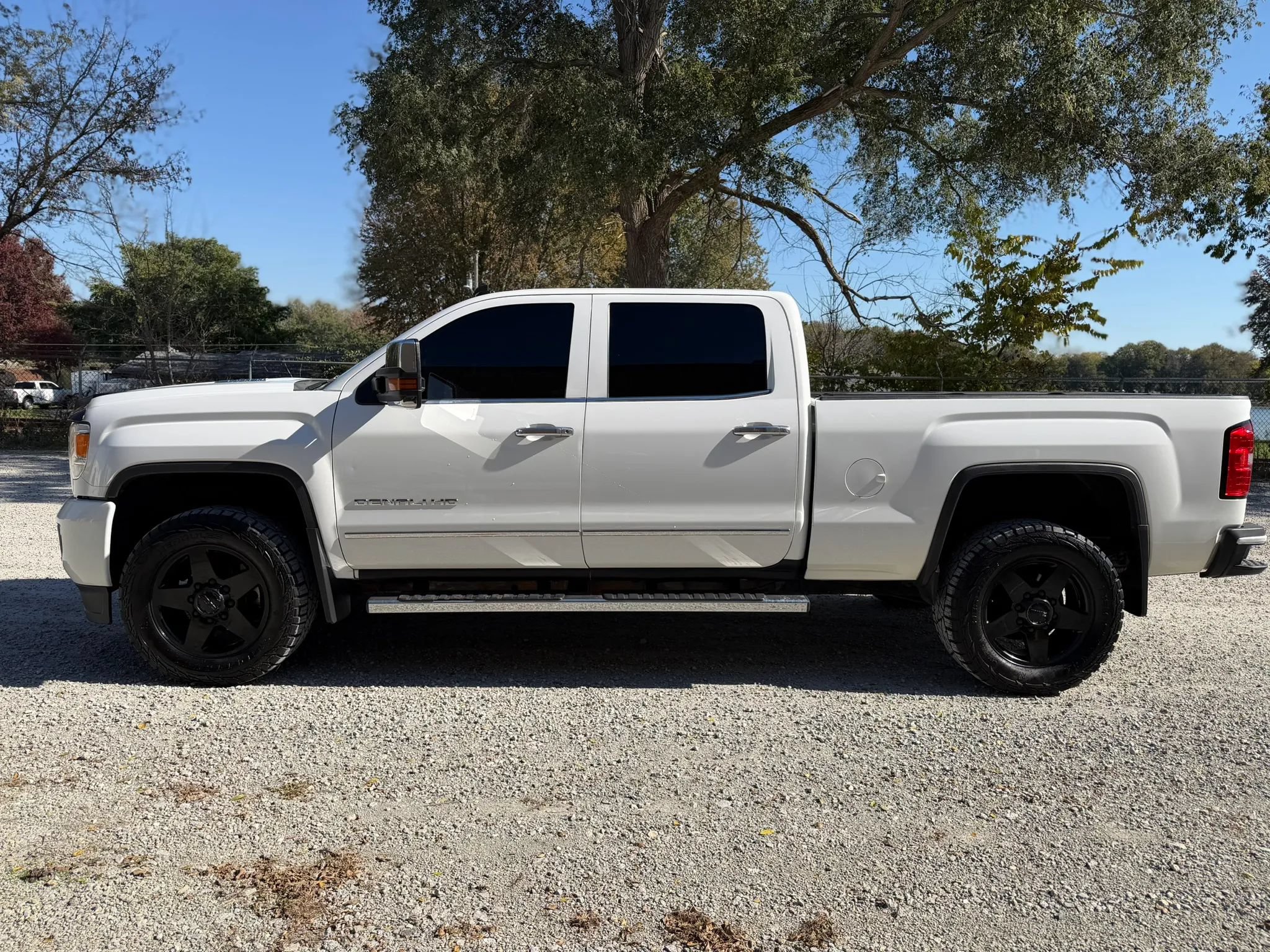 Used 2015 GMC Sierra 2500 Denali w/ Duramax Plus Package AWD/4WD image 8
