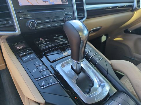 Used 2017 Porsche Cayenne S Platinum image 35