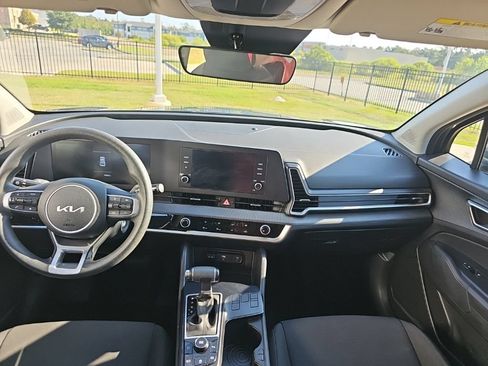 Used 2025 Kia Sportage LX FWD image 25