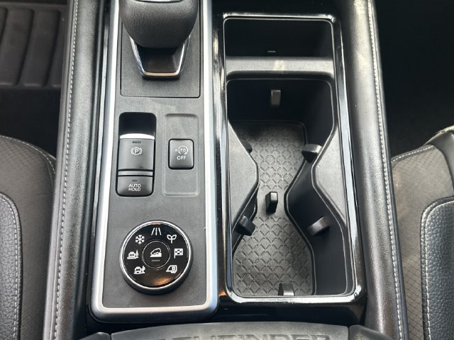 Used 2023 Nissan Pathfinder SL AWD/4WD image 19