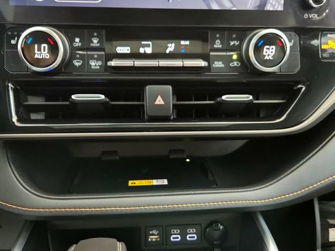 Used 2023 Toyota Highlander Bronze Edition AWD/4WD image 34