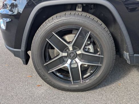 Used 2021 Jeep Grand Cherokee Laredo image 21