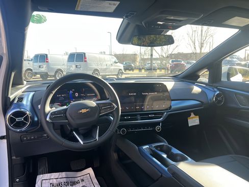 New 2026 Chevrolet Equinox EV LT image 32