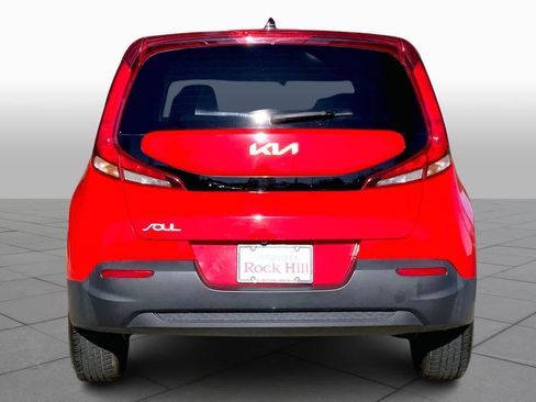 Used 2022 Kia Soul LX image 4