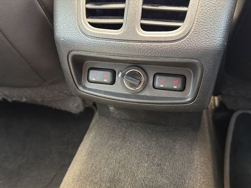 Used 2015 Ford Taurus SHO w/ Technology Package AWD/4WD image 17