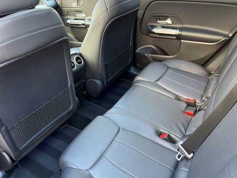 Used 2020 Mercedes-Benz GLB 250 4MATIC image 11