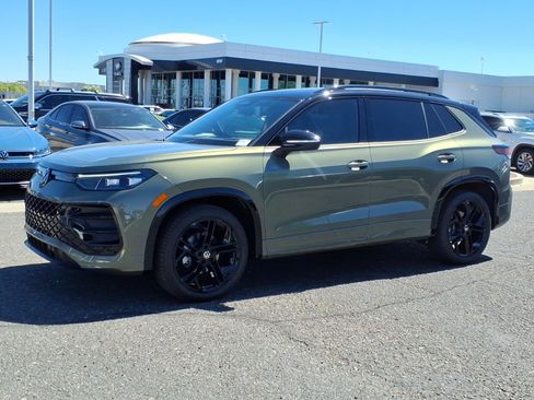 New 2026 Volkswagen Tiguan SE R-Line image 2