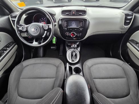 Used 2017 Kia Soul + image 13