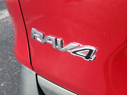 Used 2020 Toyota RAV4 LE FWD image 12