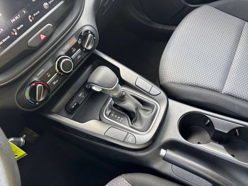 Used 2025 Kia Soul LX w/ LX Technology Package FWD image 39