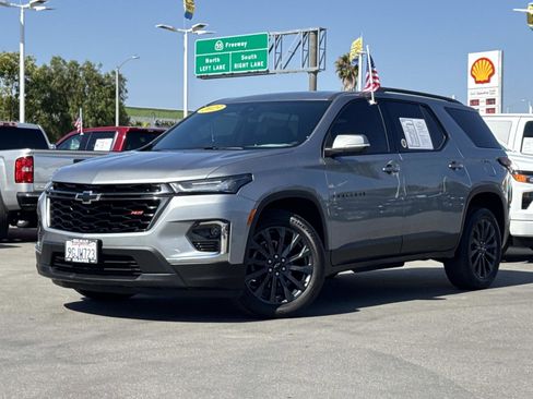 Used 2023 Chevrolet Traverse RS FWD image 1
