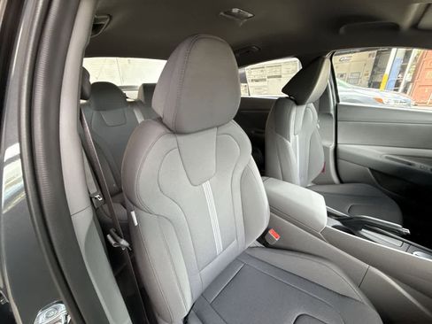 Used 2025 Hyundai Elantra SE FWD image 27