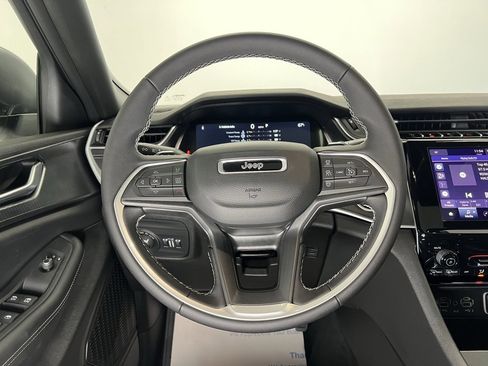 New 2025 Jeep Grand Cherokee Laredo X image 13