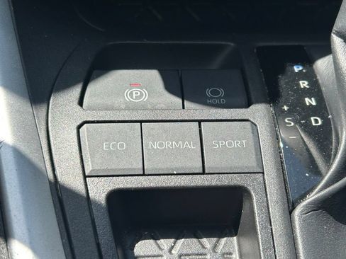 Used 2022 Toyota RAV4 LE FWD image 25