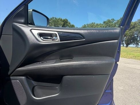 Used 2019 Nissan Pathfinder S FWD image 15