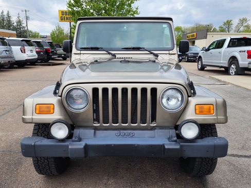 Used 2004 Jeep Wrangler Sahara AWD/4WD image 3