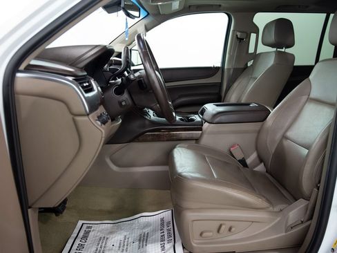 Used 2018 Chevrolet Suburban LT w/ LT Signature Package AWD/4WD image 9